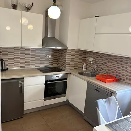 Leon Sa Privatnim Parkingom Apartamento