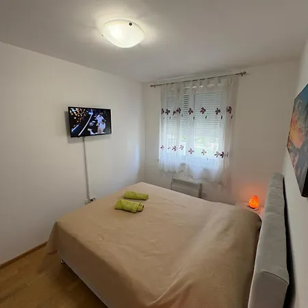 Leon Sa Privatnim Parkingom Apartamento