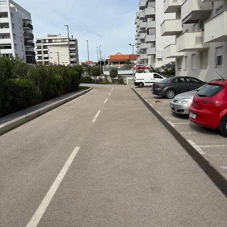 Slatki Leon Sa Private Parking Apartmán
