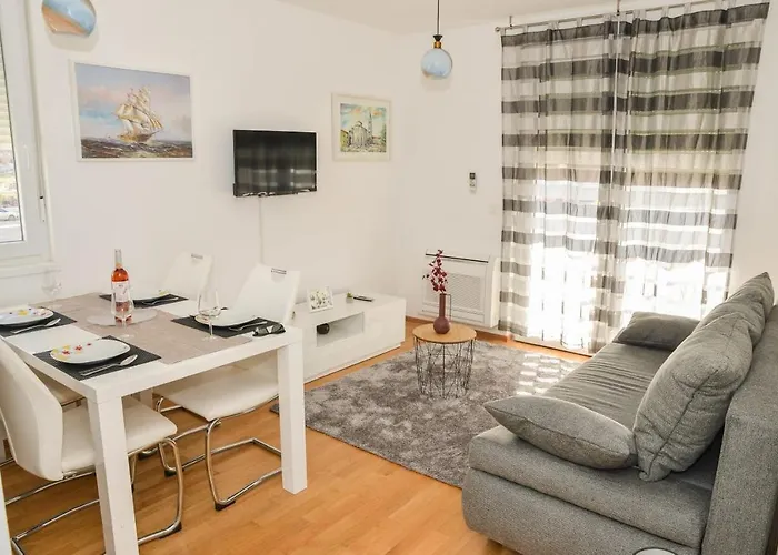 Apartment Leon Sa Privatnim Parkingom Zadar