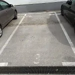 Leon Sa Privatnim Parkingom