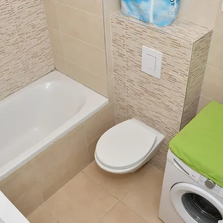 Leon Sa Privatnim Parkingom Zadar