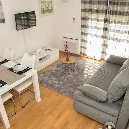 Leon Sa Privatnim Parkingom *