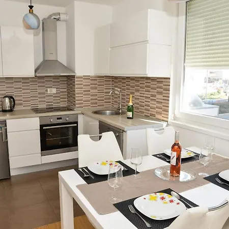 Leon Sa Privatnim Parkingom * Zadar