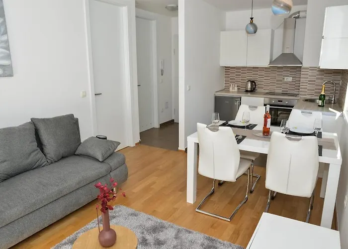 Leon Sa Privatnim Parkingom Appartement