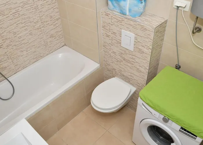 Leon Sa Privatnim Parkingom Zadar